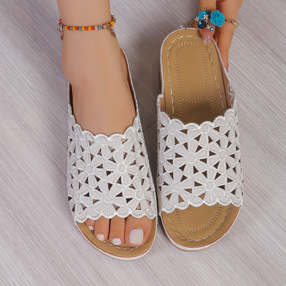 Plus Size Simple Casual Flower Cutout PU Mid Heel Women's Slippers