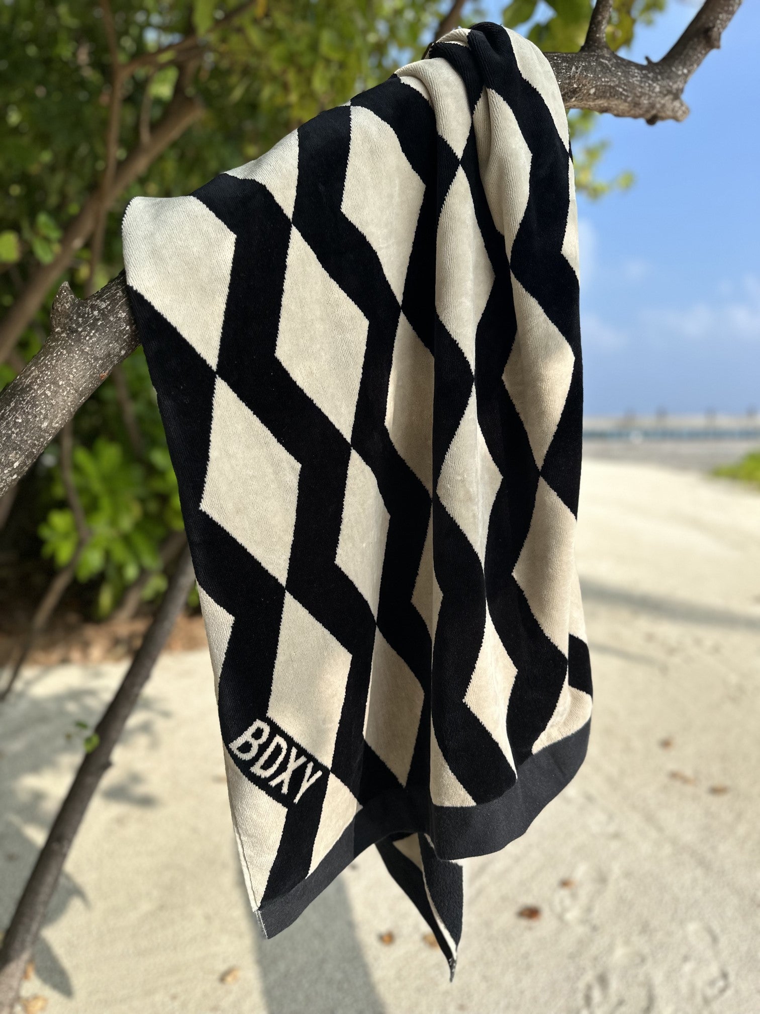 The Wrap Towel | Mirrorzag Black