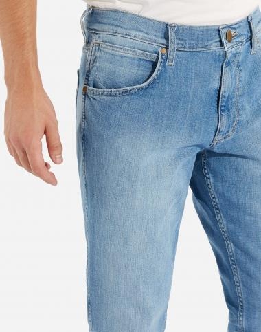 Wrangler Mens Greenboro Stretch Straight Leg An Upbeat Stonewash Blue Jeans (Sky)