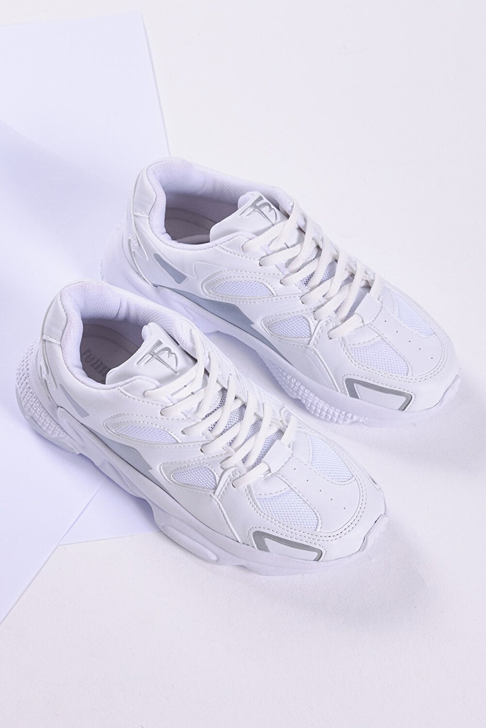 Tonny Black Unisex White Sax Sports Shoes Tb252