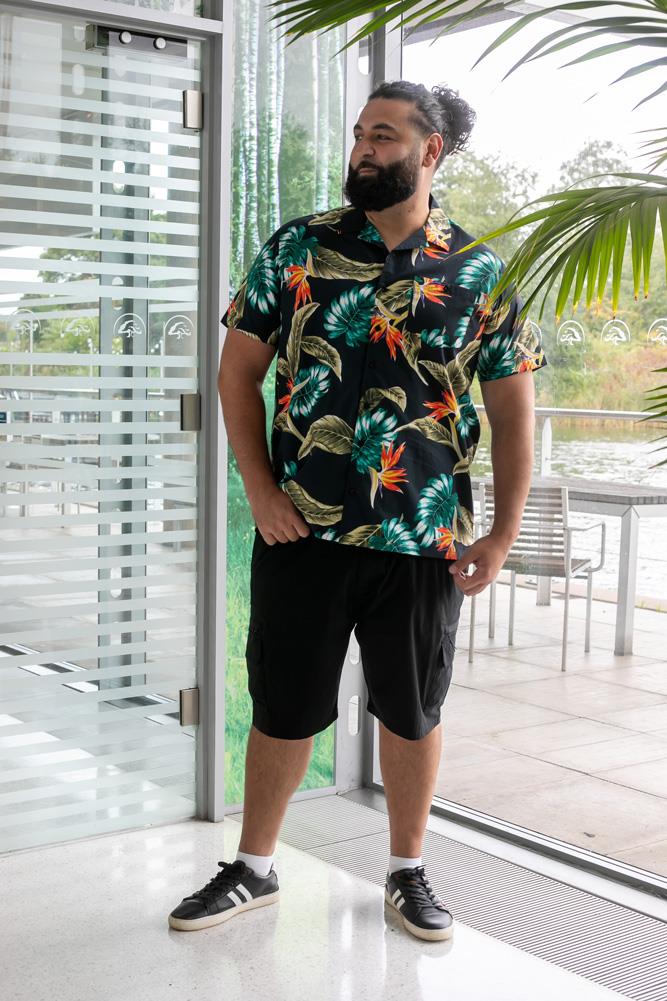 D555 SELBY Black Hawaiian Print Short Sleeve Shirt For Men in Black, 2XL-8XL