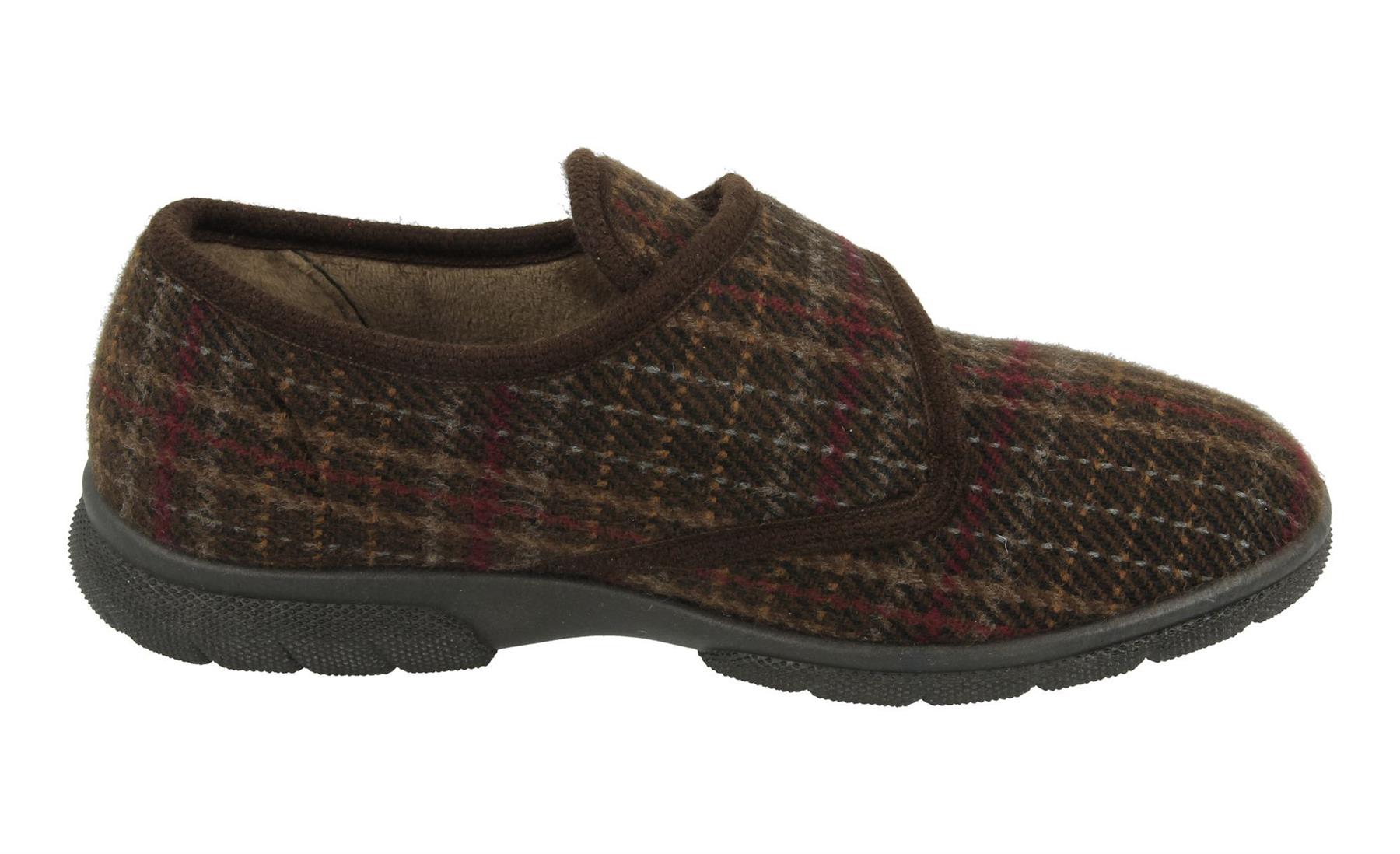 Men'S Slippers / House Shoes (Tartan)6V Wide Fit By Db Shoes in Brown