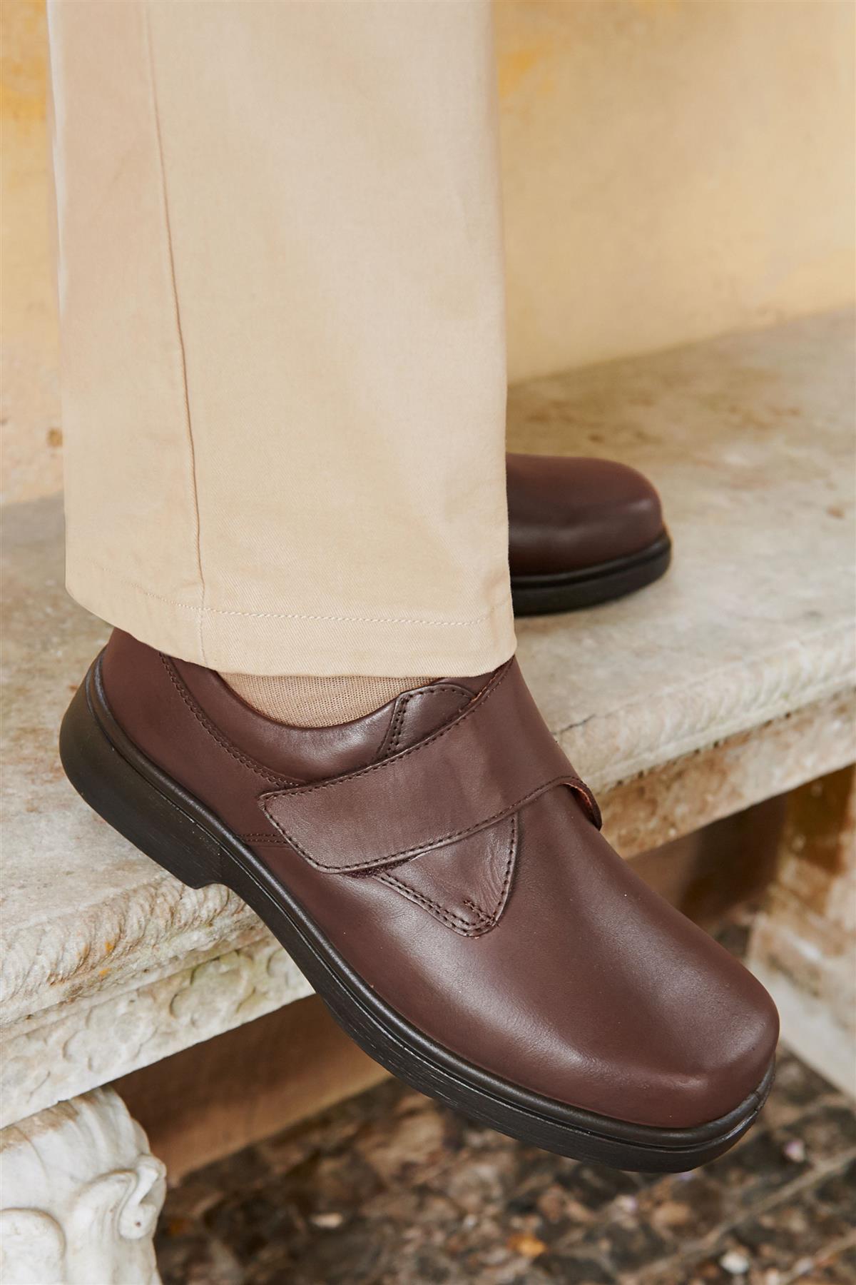 Men'S Casual Shoes (Reece)4E Wide Fit By Db Shoes in Brown