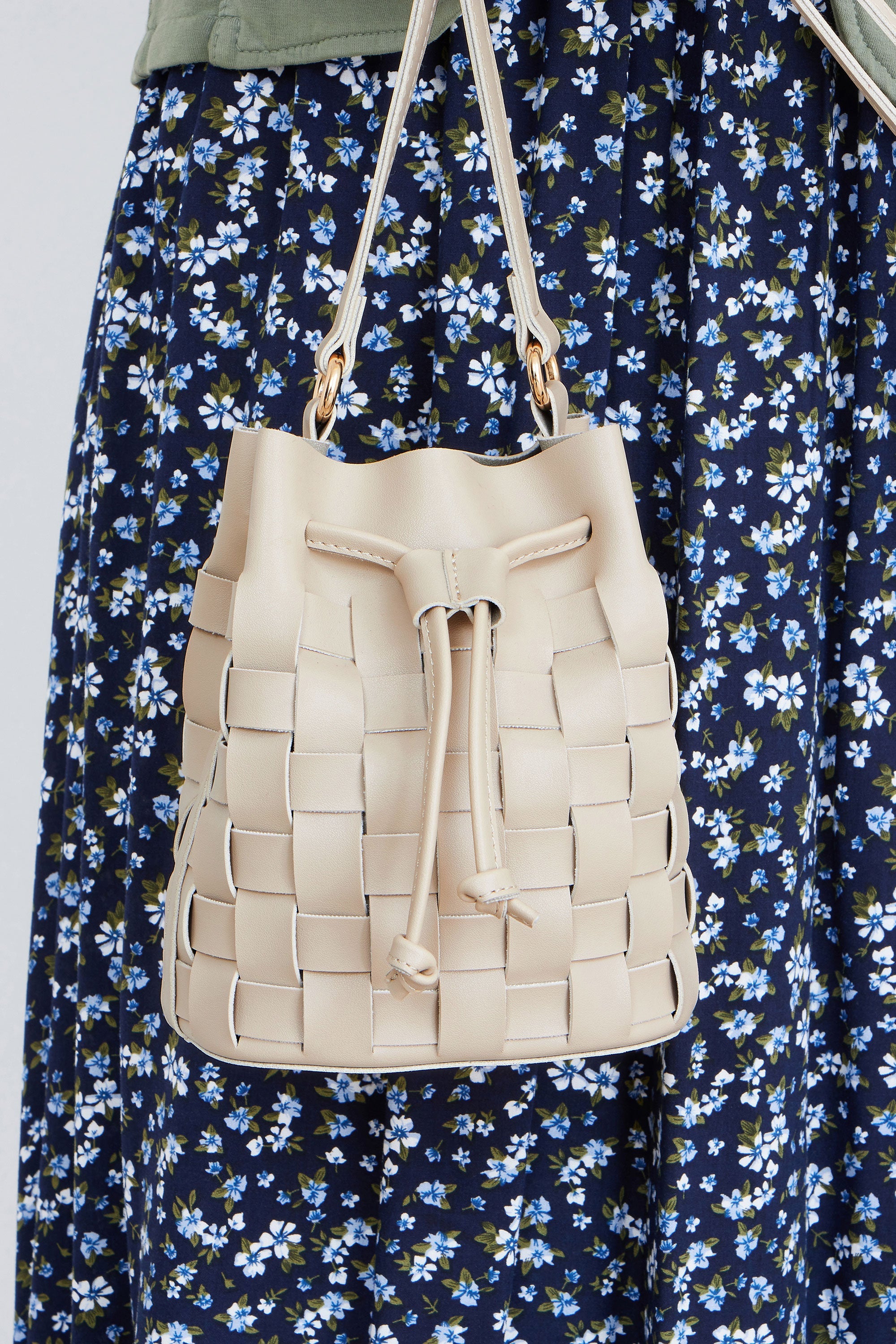 Yumi Beige Woven Bucket Shoulder Bag