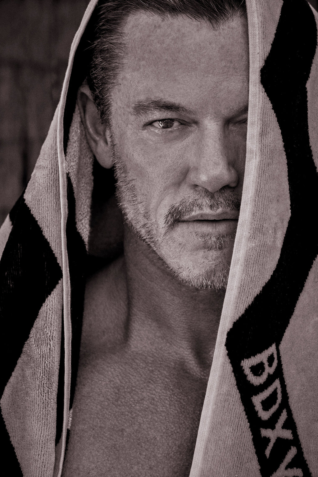 The Wrap Towel | Mirrorzag Black