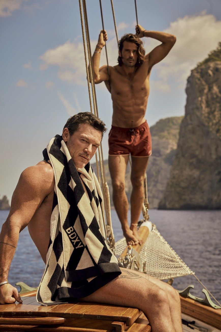 The Wrap Towel | Mirrorzag Black