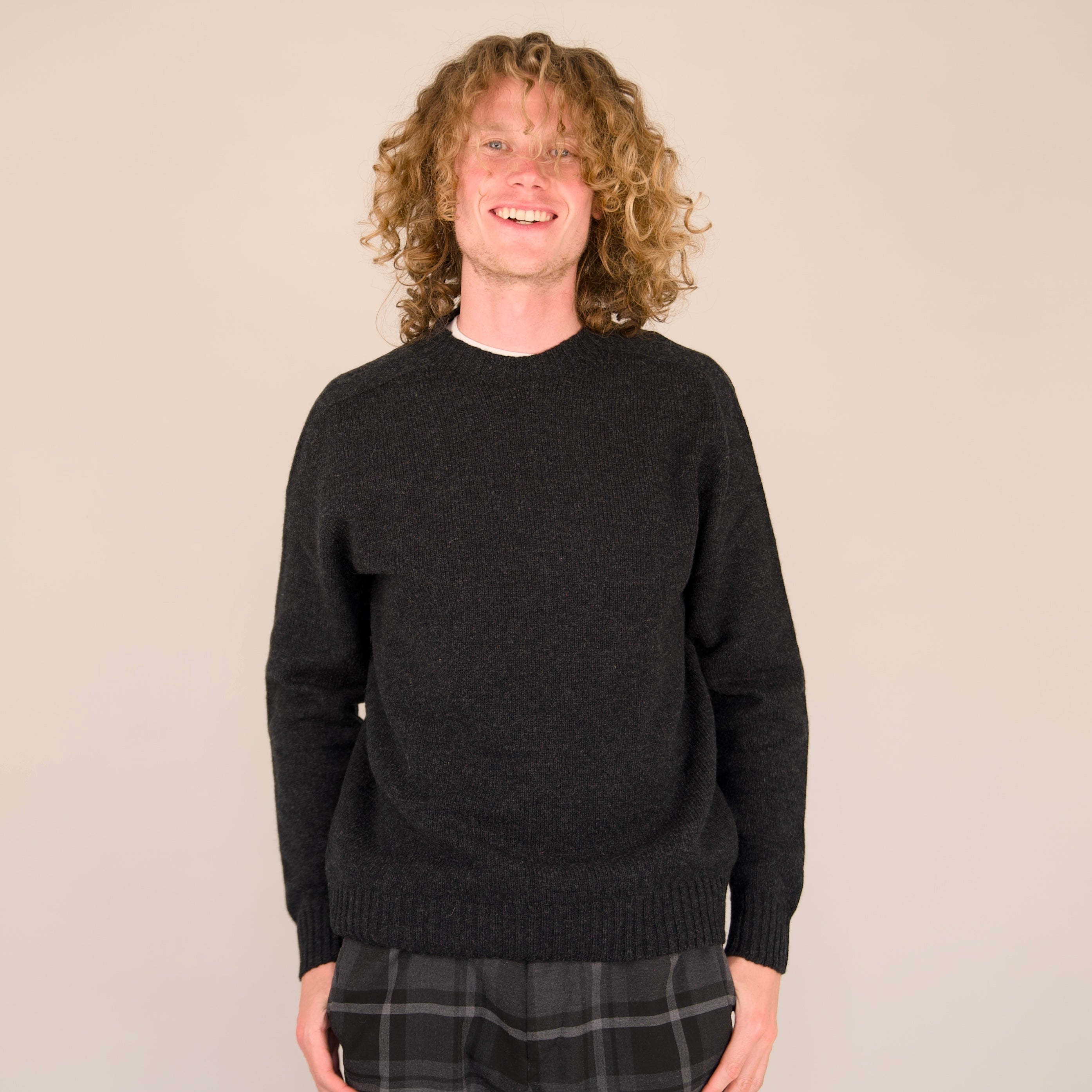Seamless Crew – Charcoal | 100% Geelong Lambswool | Made in the UK