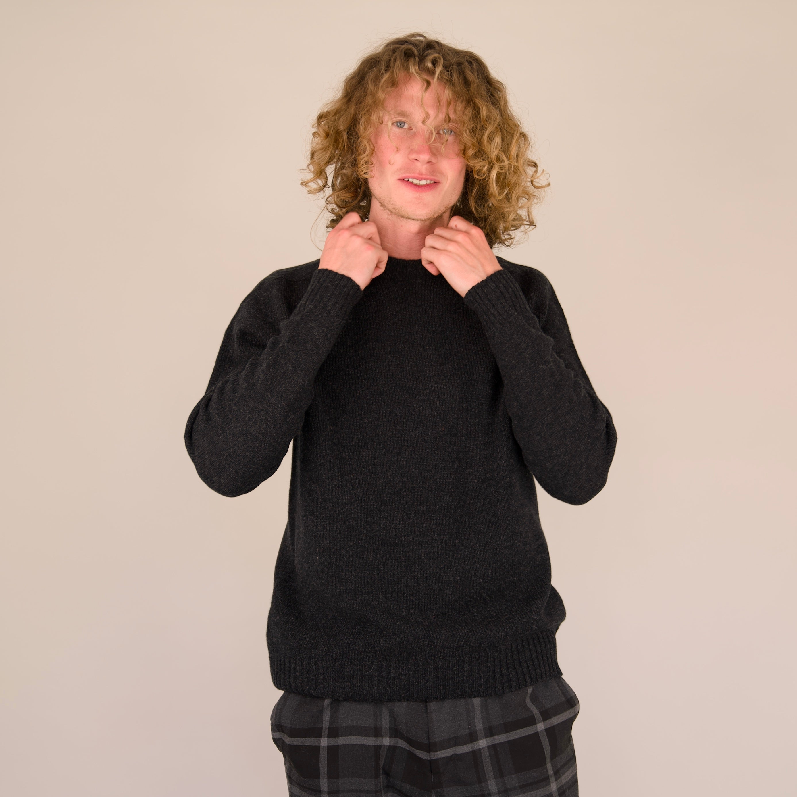 Seamless Crew – Charcoal | 100% Geelong Lambswool | Made in the UK