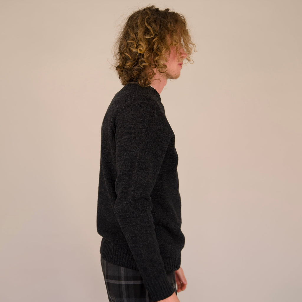 Seamless Crew – Charcoal | 100% Geelong Lambswool | Made in the UK