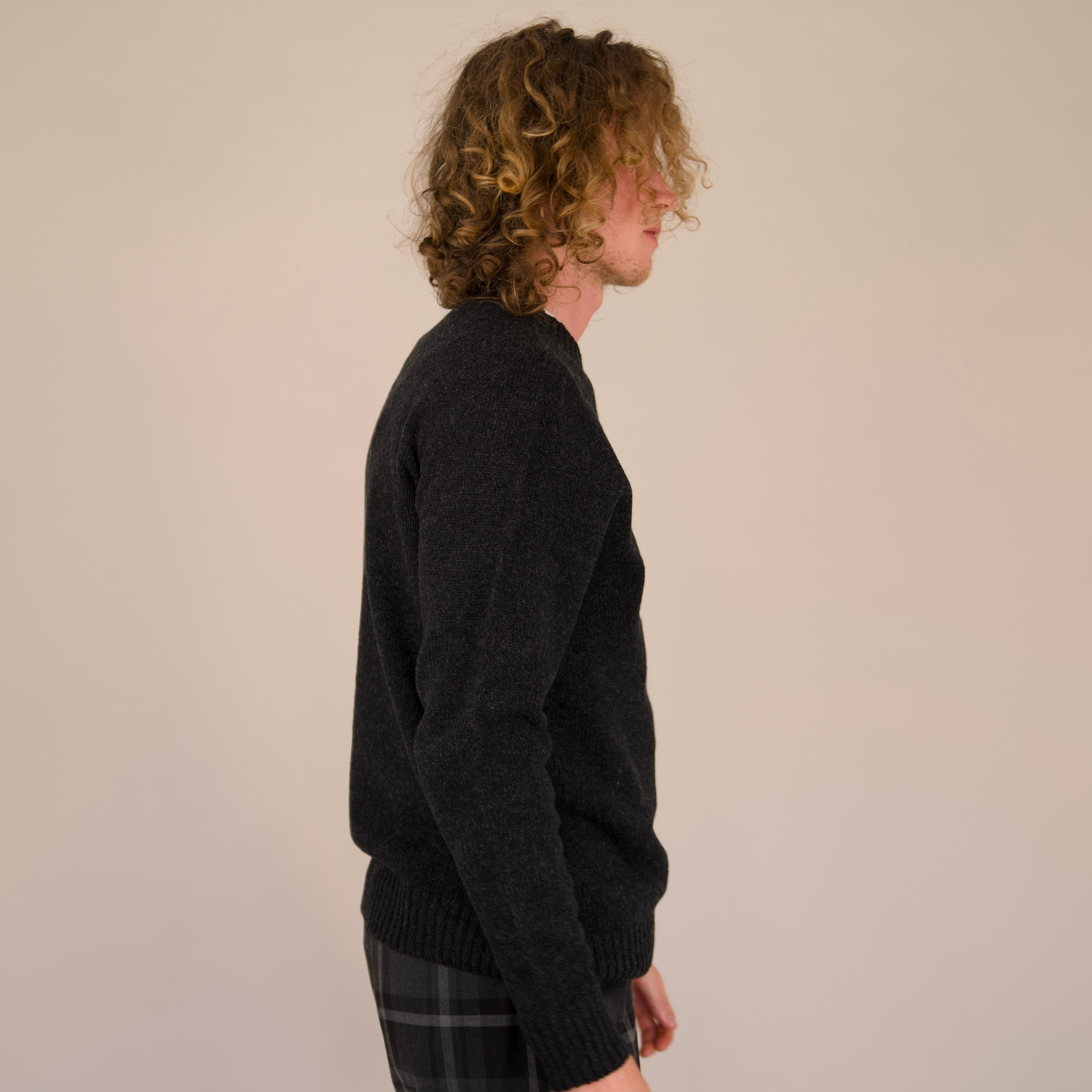 Seamless Crew – Charcoal | 100% Geelong Lambswool | Made in the UK