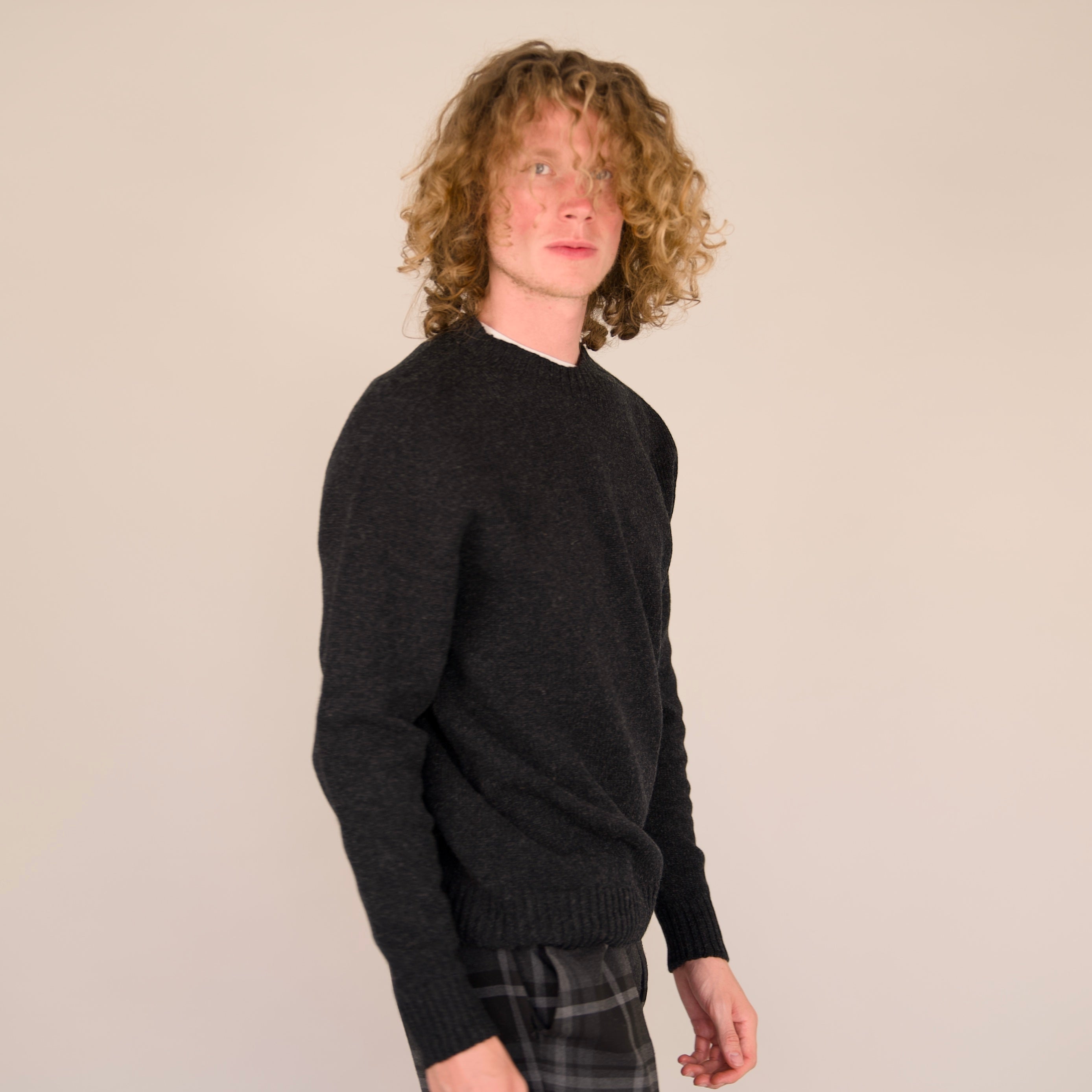 Seamless Crew – Charcoal | 100% Geelong Lambswool | Made in the UK