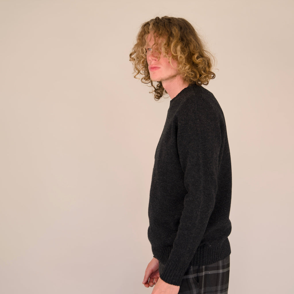 Seamless Crew – Charcoal | 100% Geelong Lambswool | Made in the UK