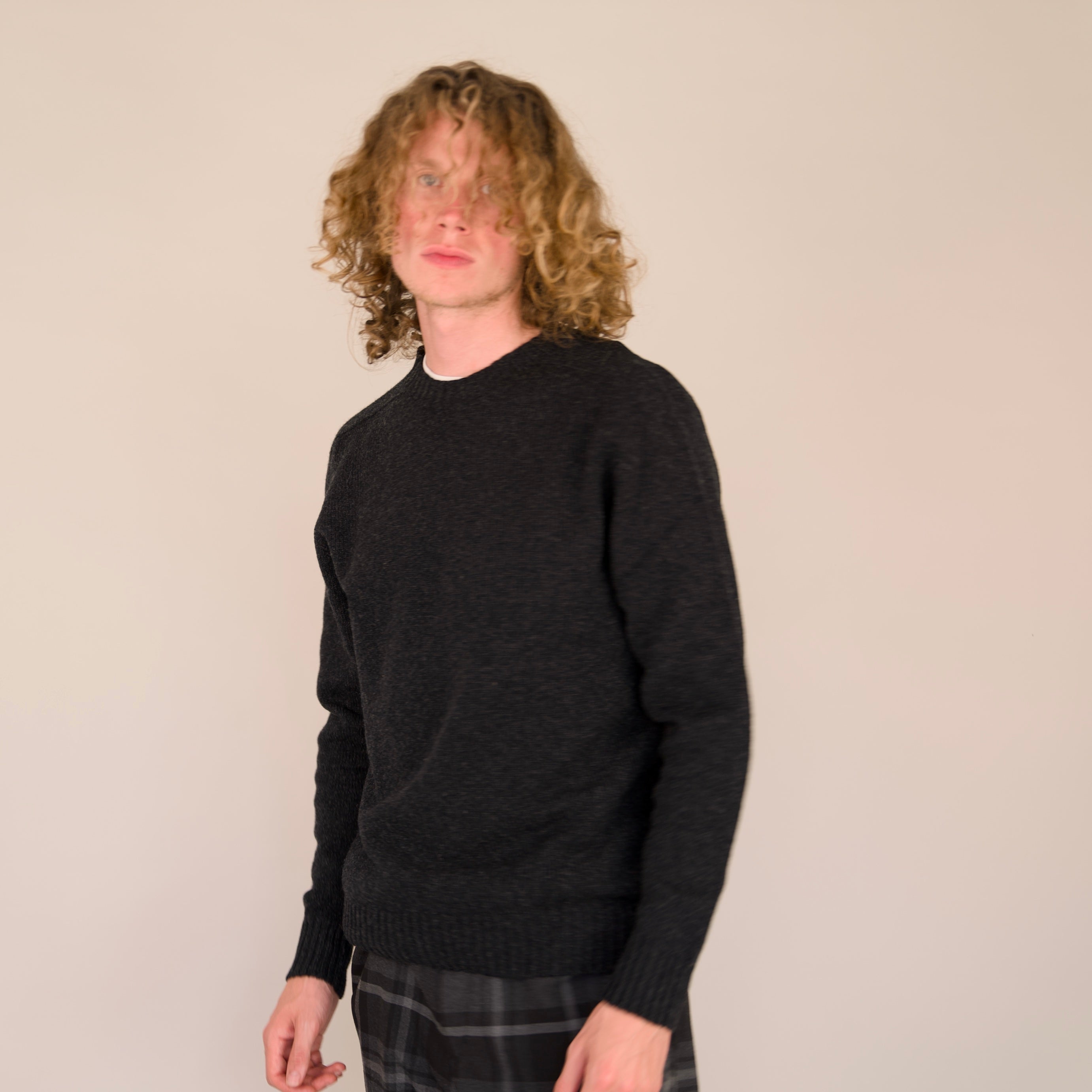 Seamless Crew – Charcoal | 100% Geelong Lambswool | Made in the UK