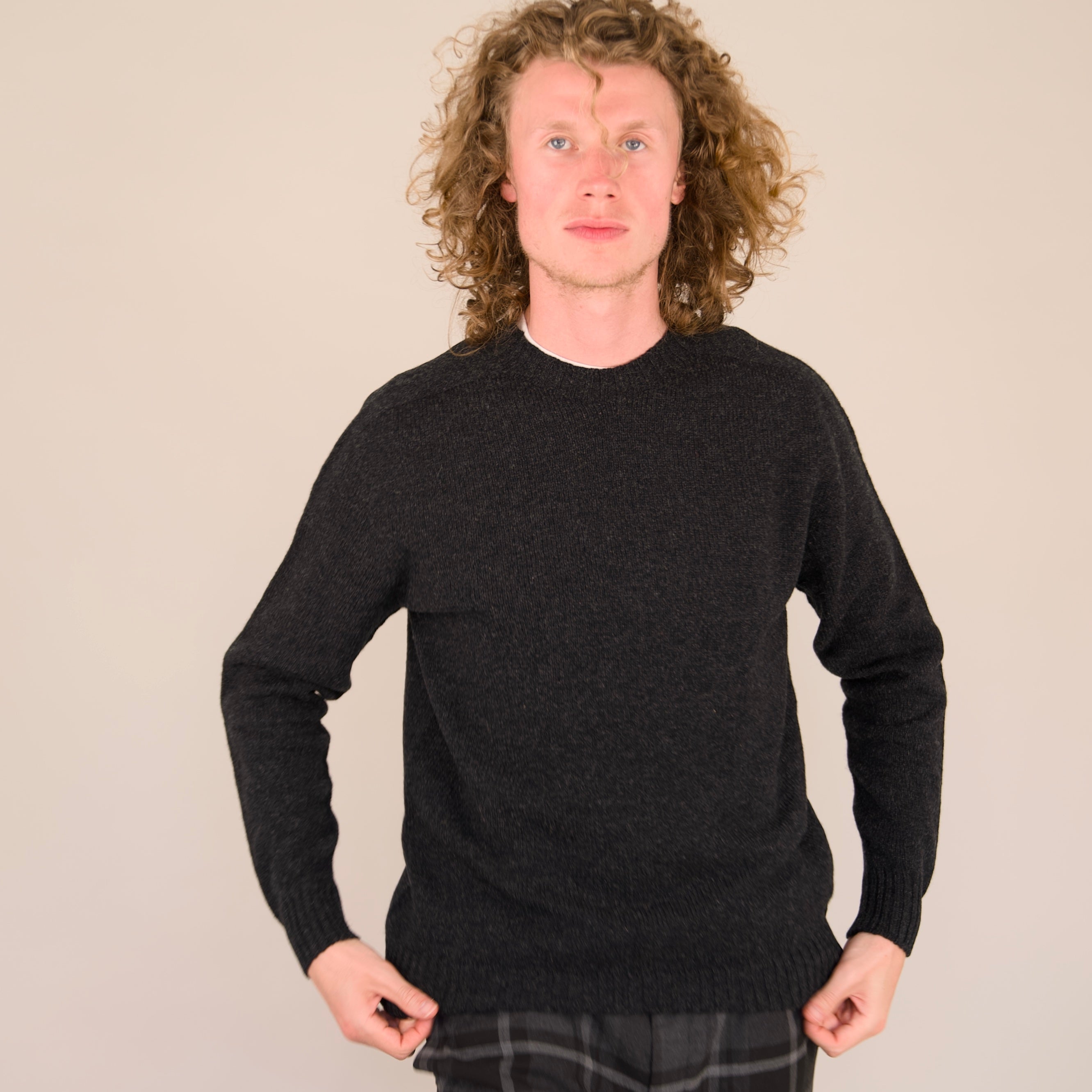 Seamless Crew – Charcoal | 100% Geelong Lambswool | Made in the UK