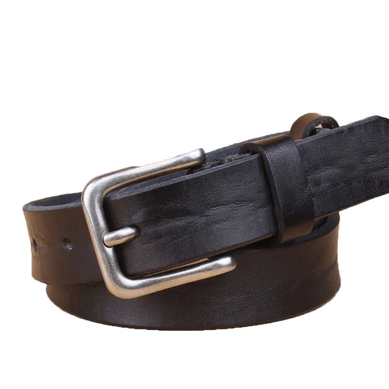 Black leather belt with silver buckle on a white background, featuring the brand 'MaiKun'.