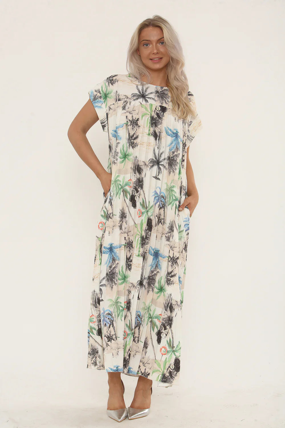 Leaf Print Pleated Maxi Dress – One Size Fits 8-16