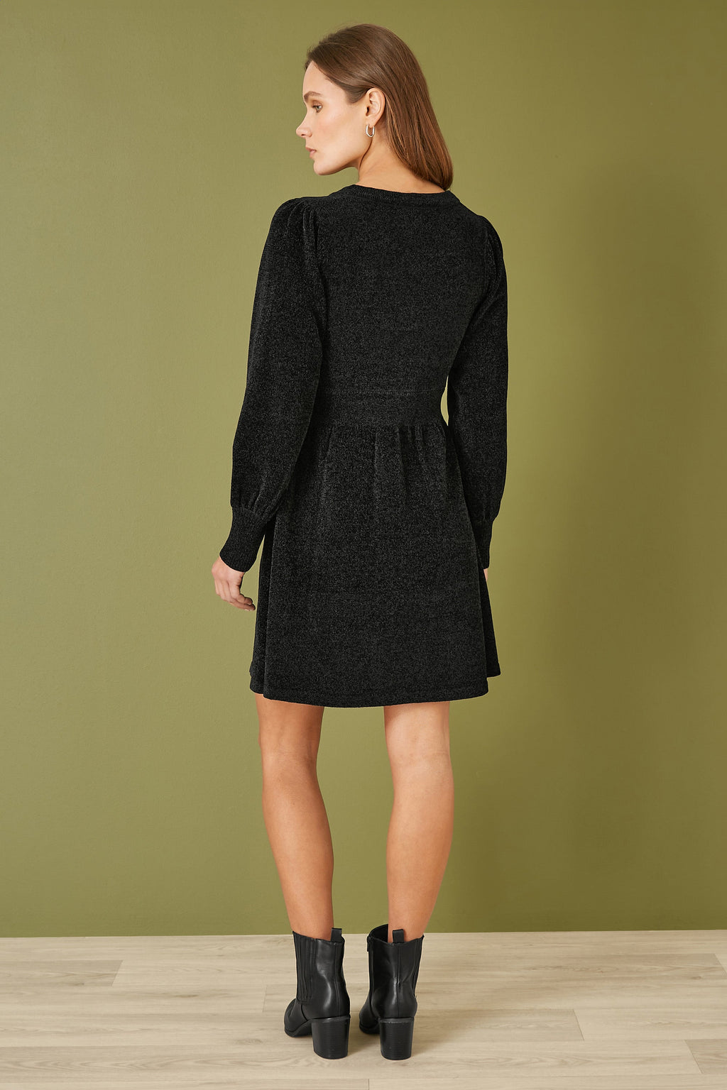 Yumi Black V Neck Empire Line Knitted Skater Dress - QHA UK