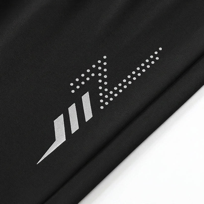 Black fabric with a silver logo and 'MANTLECONX' branding.