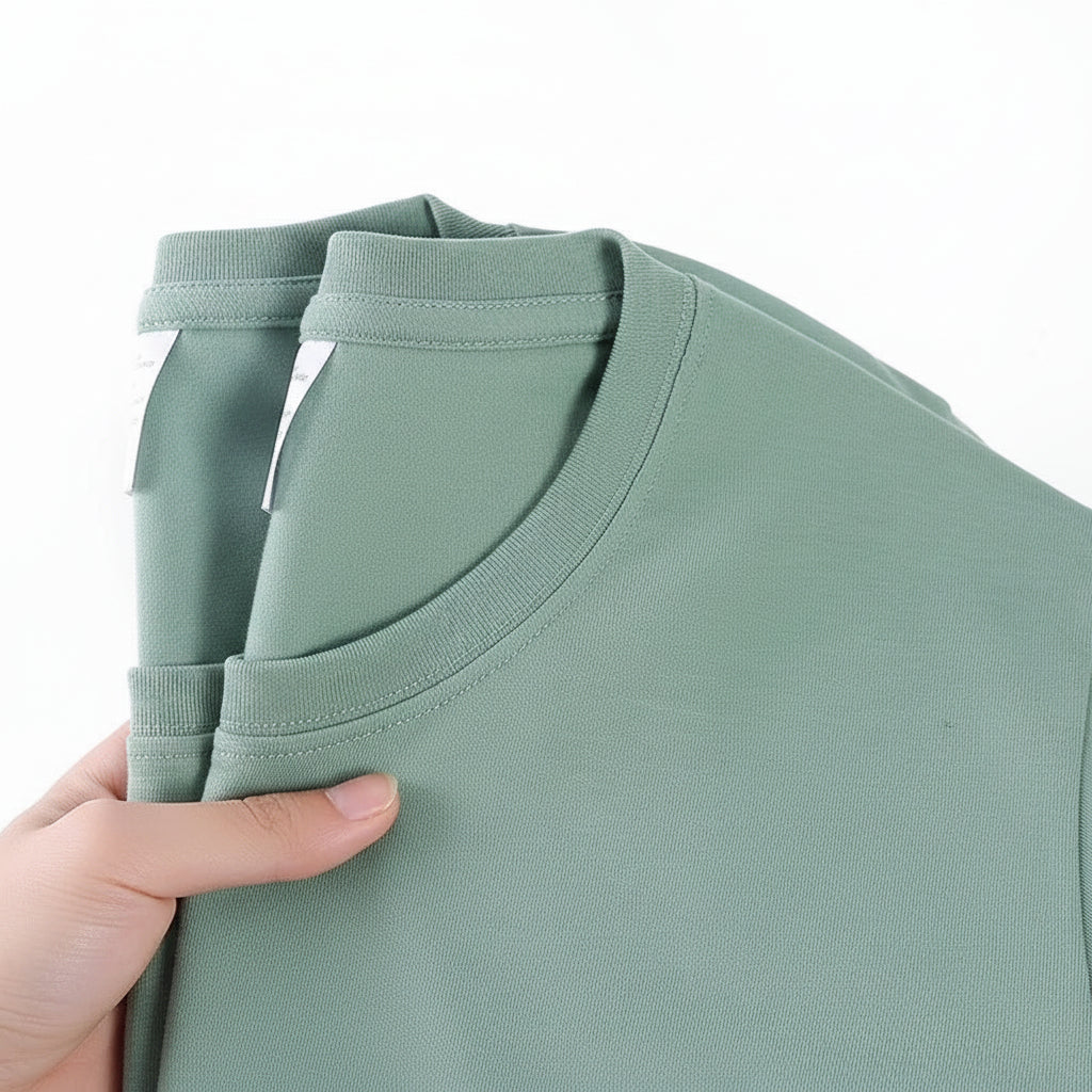 Green t-shirt held by a hand with text '100%重磅纯棉' on a white background