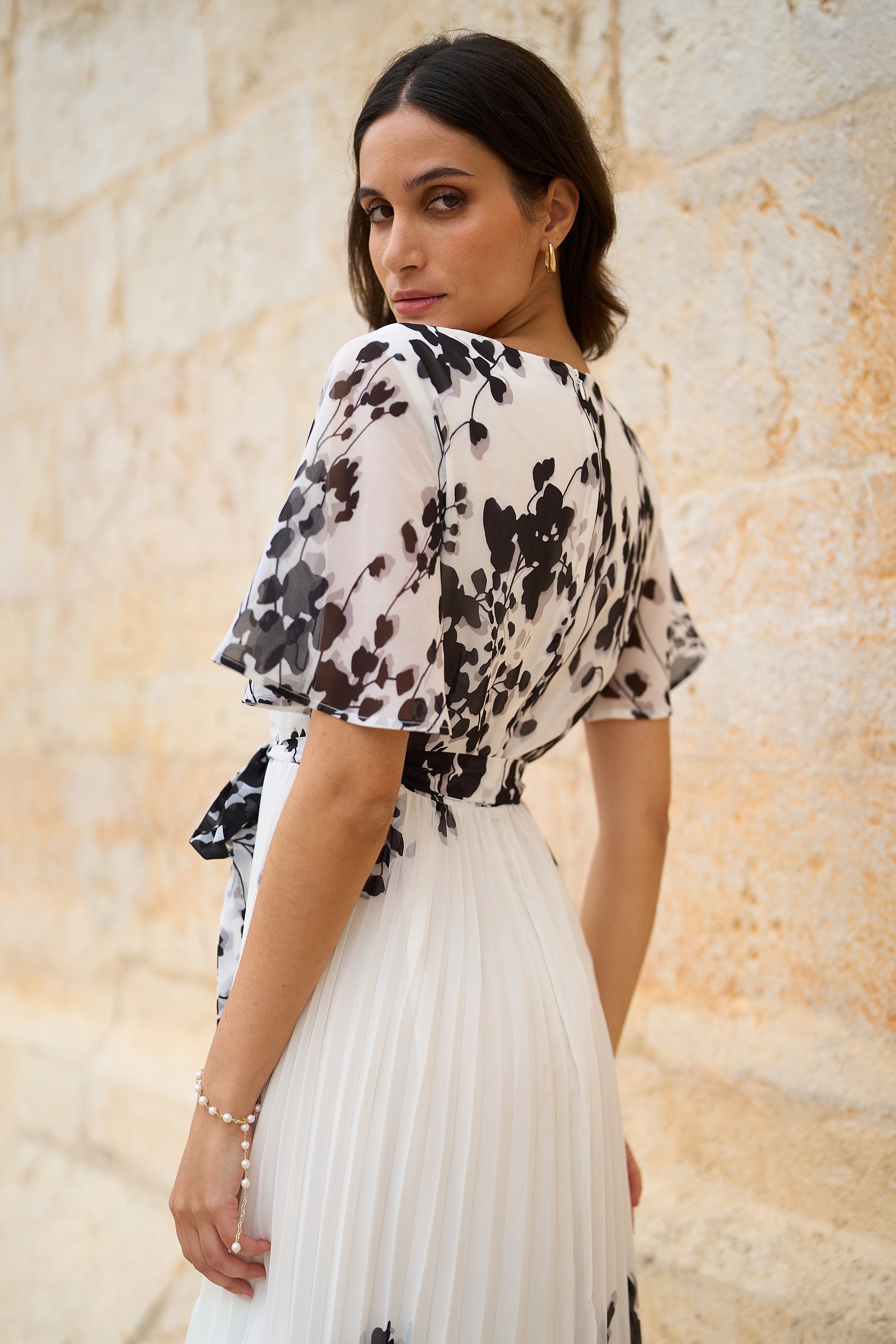 Yumi White Mirror Floral Design Pleated Midi Dress - QHA UK