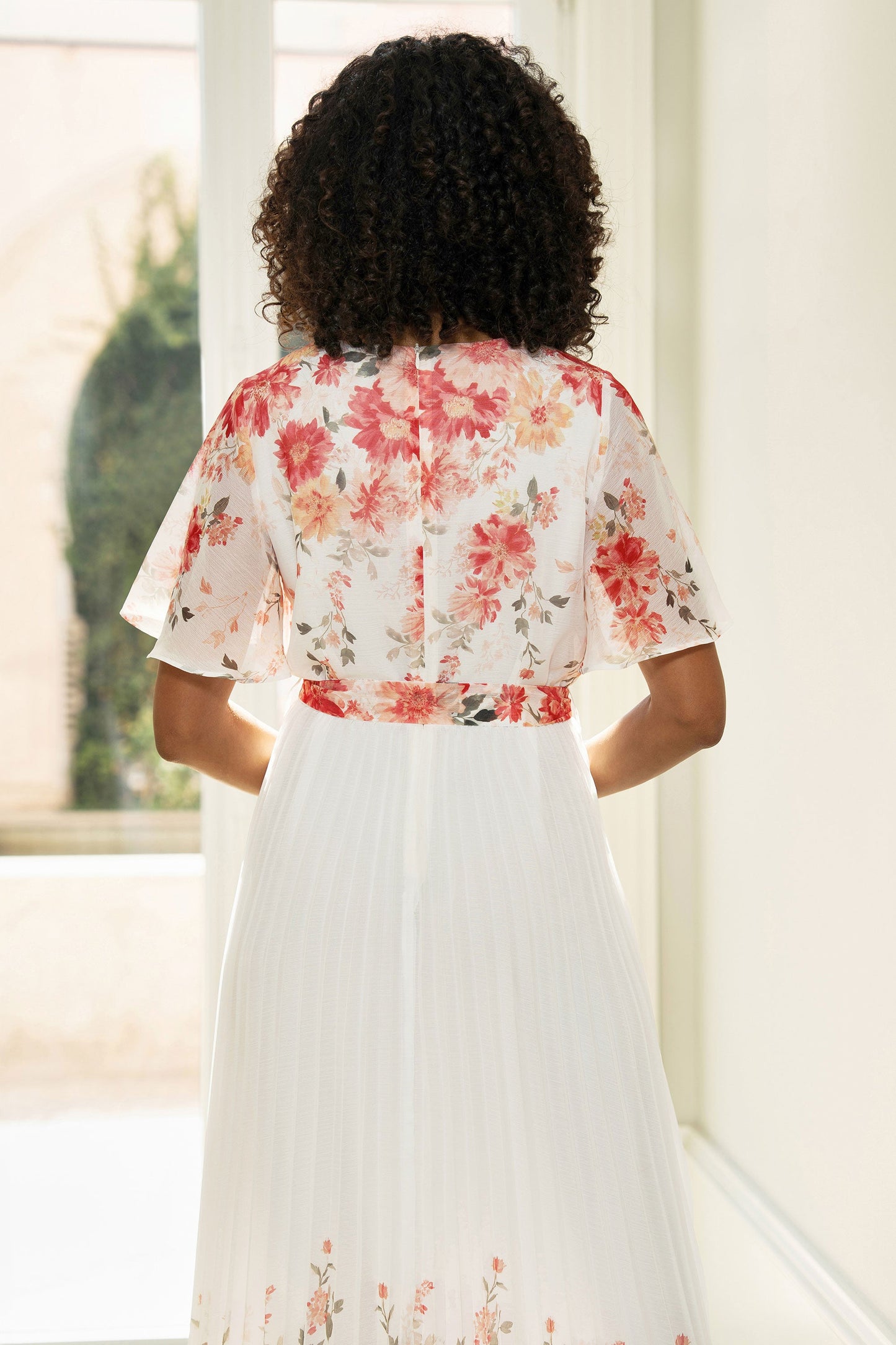 Yumi White Mirror Floral Design Pleated Midi Dress - QHA UK