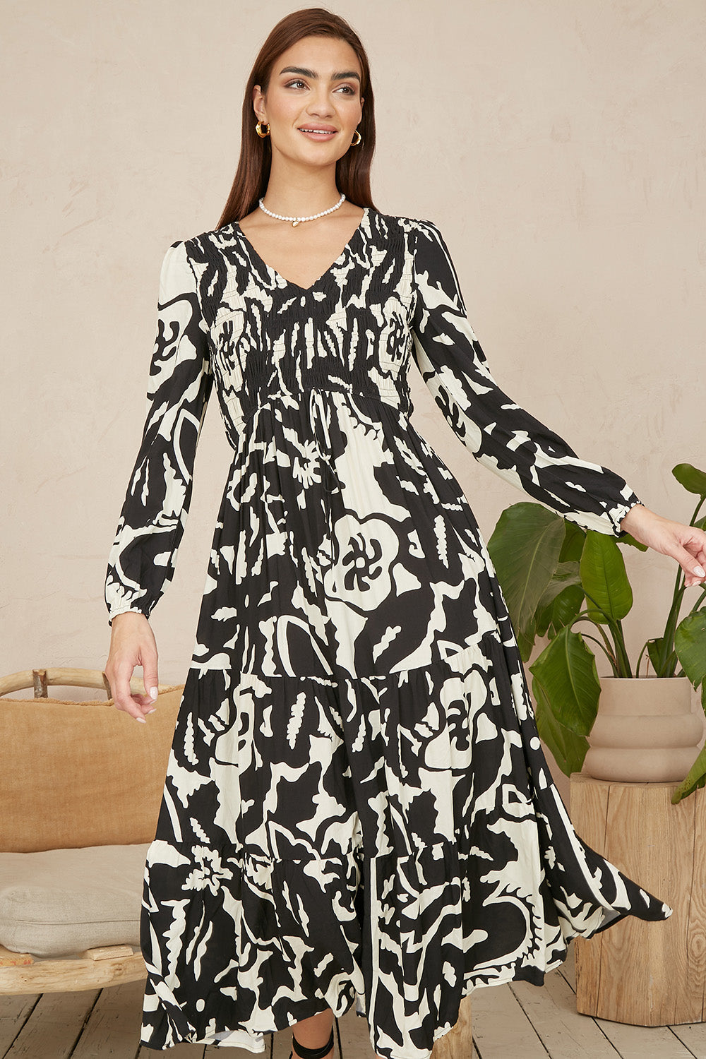 Yumi Black Abstract Print Ruched Midi Dress With Long Sleeves - QHA UK