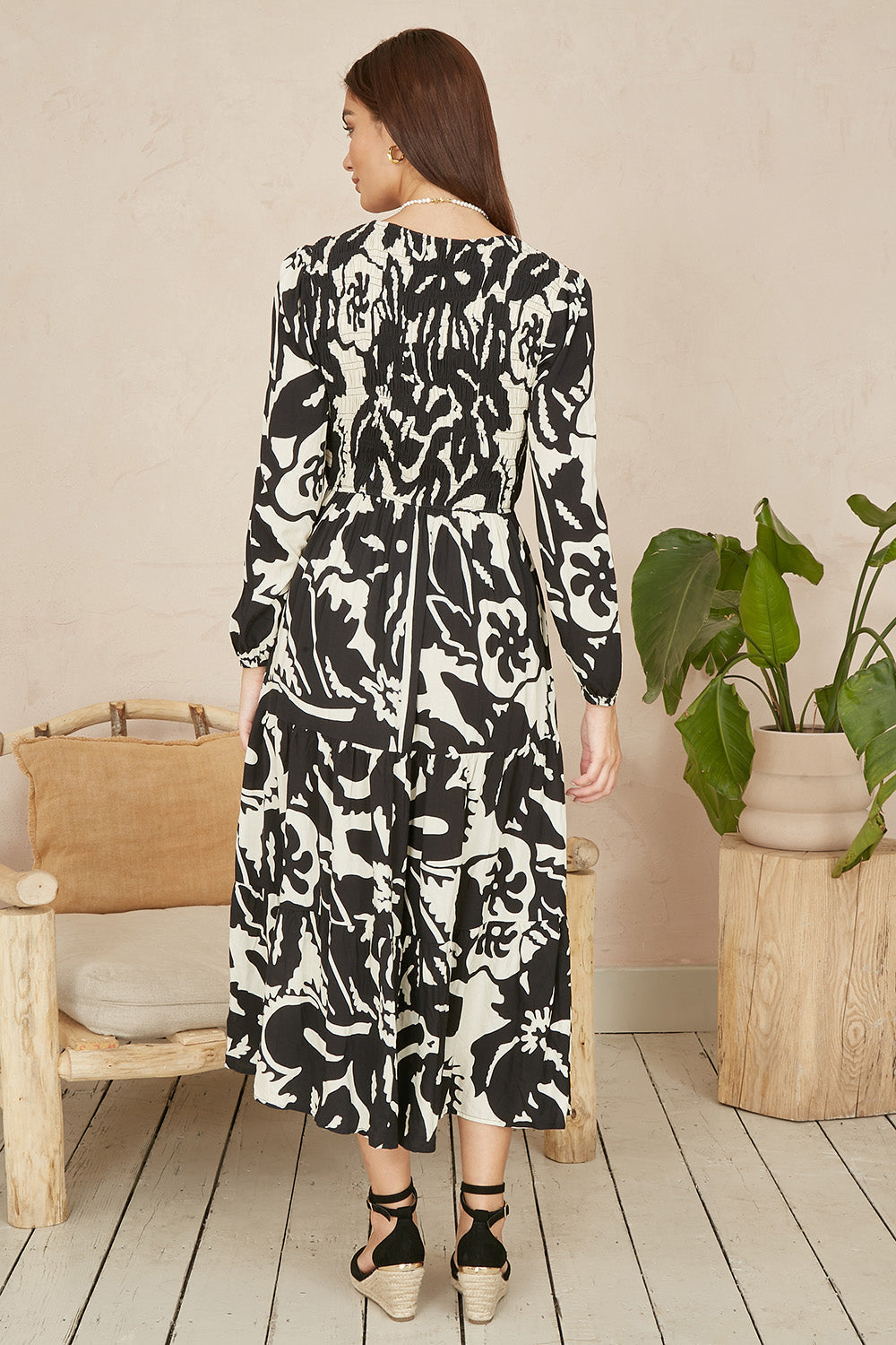 Yumi Black Abstract Print Ruched Midi Dress With Long Sleeves - QHA UK