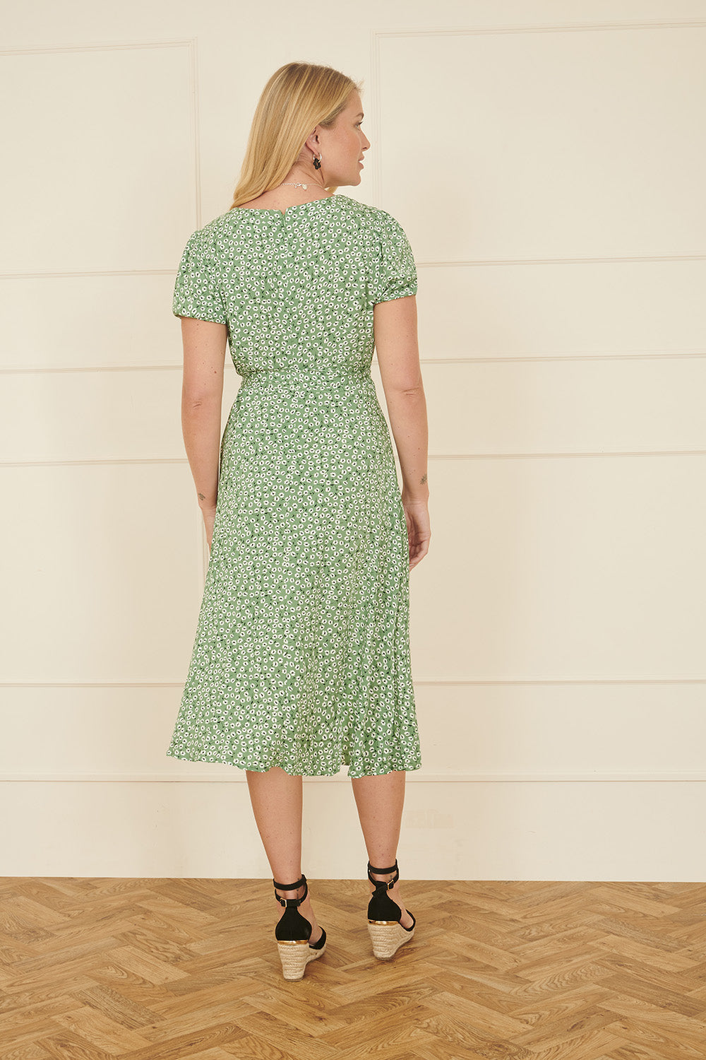 Yumi Green Ditsy Print Midi Tea Dress - QHA UK
