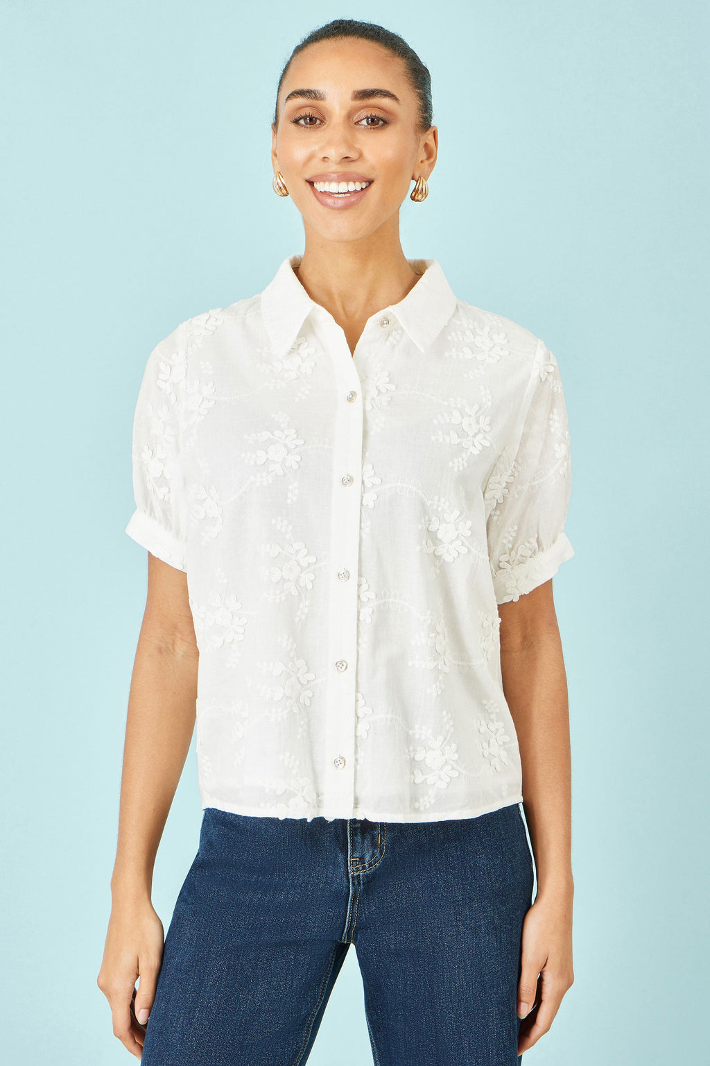 Yumi White Cotton Flower Applique Shirt