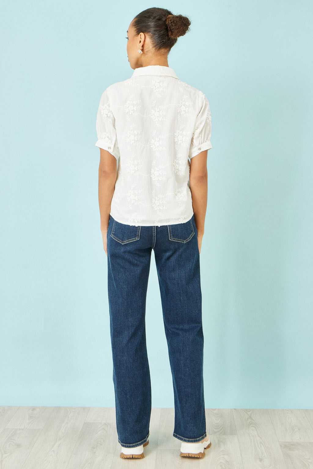 Yumi White Cotton Flower Applique Shirt