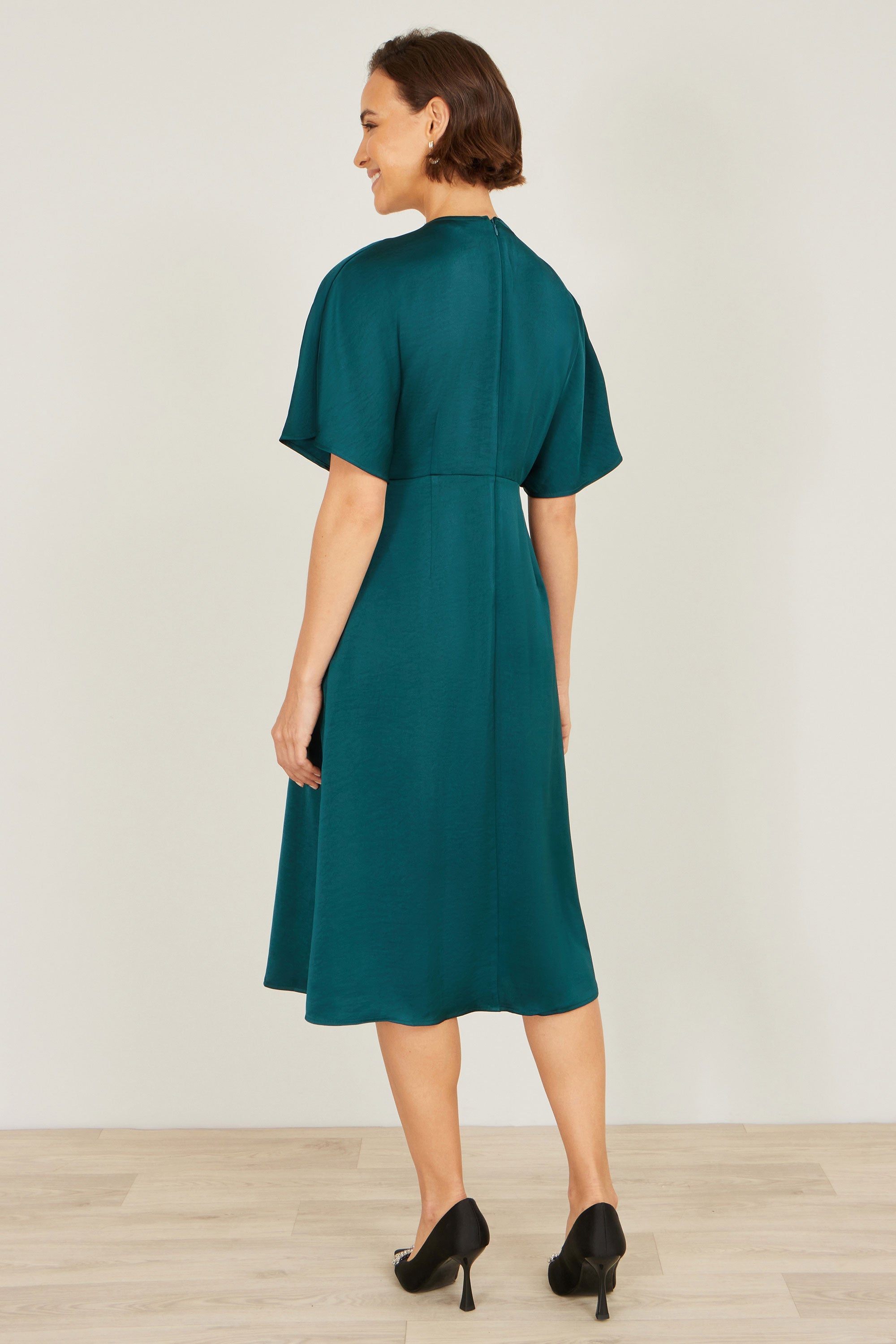 Yumi Green Satin Midi Kimono Dress - QHA UK