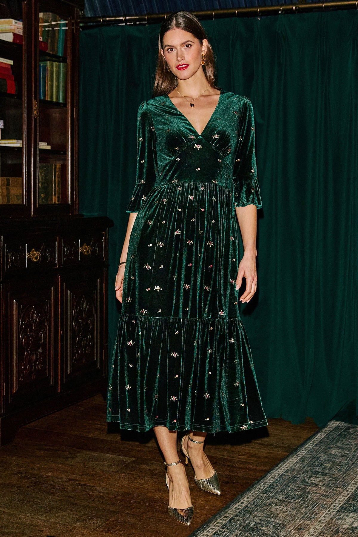Yumi Women's Green Velvet Embroidered Midi Dress with V-Neck and Tiers