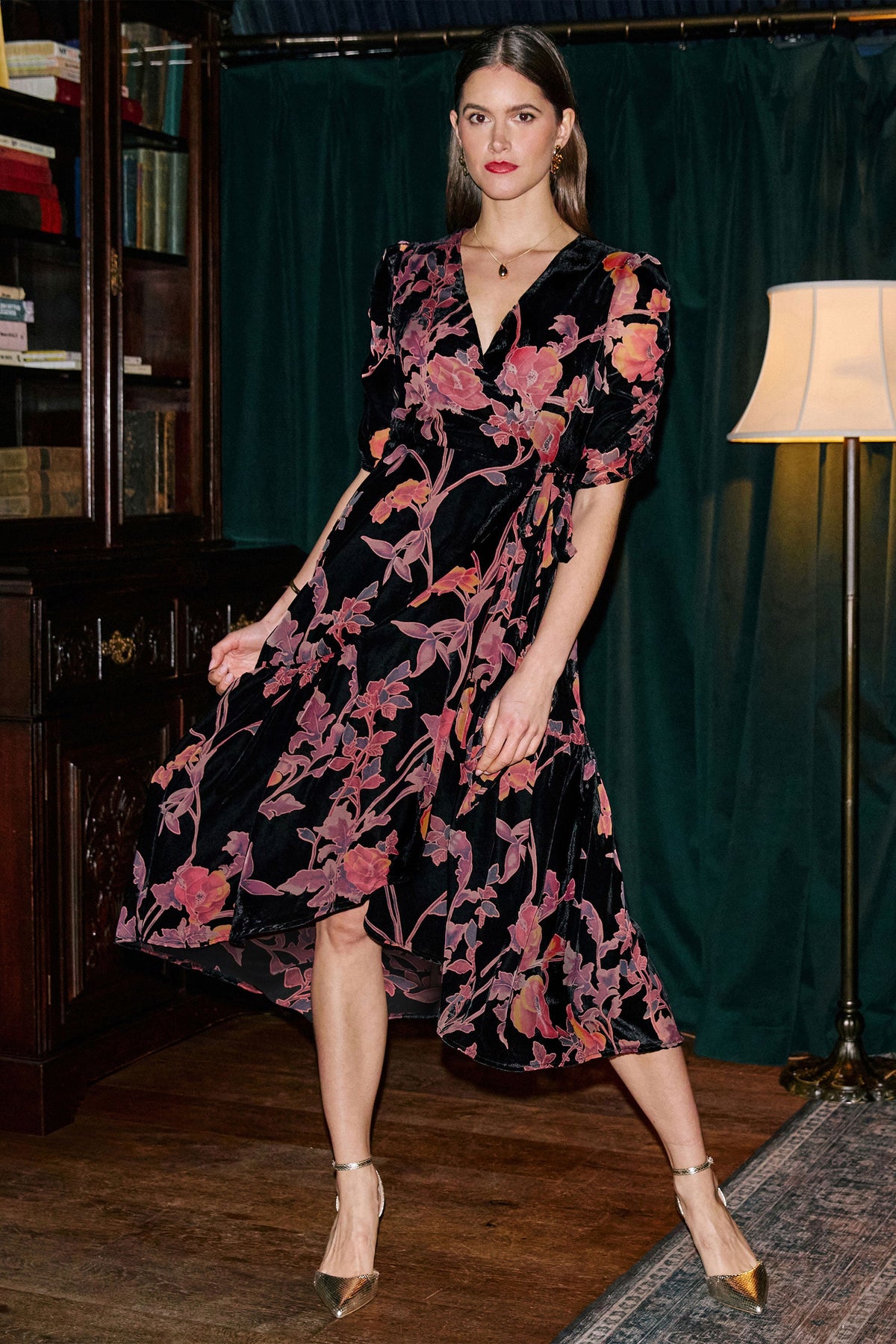 Yumi Women's Black Floral Velvet Wrap Midi Dress with Ruched Puff Sleeves