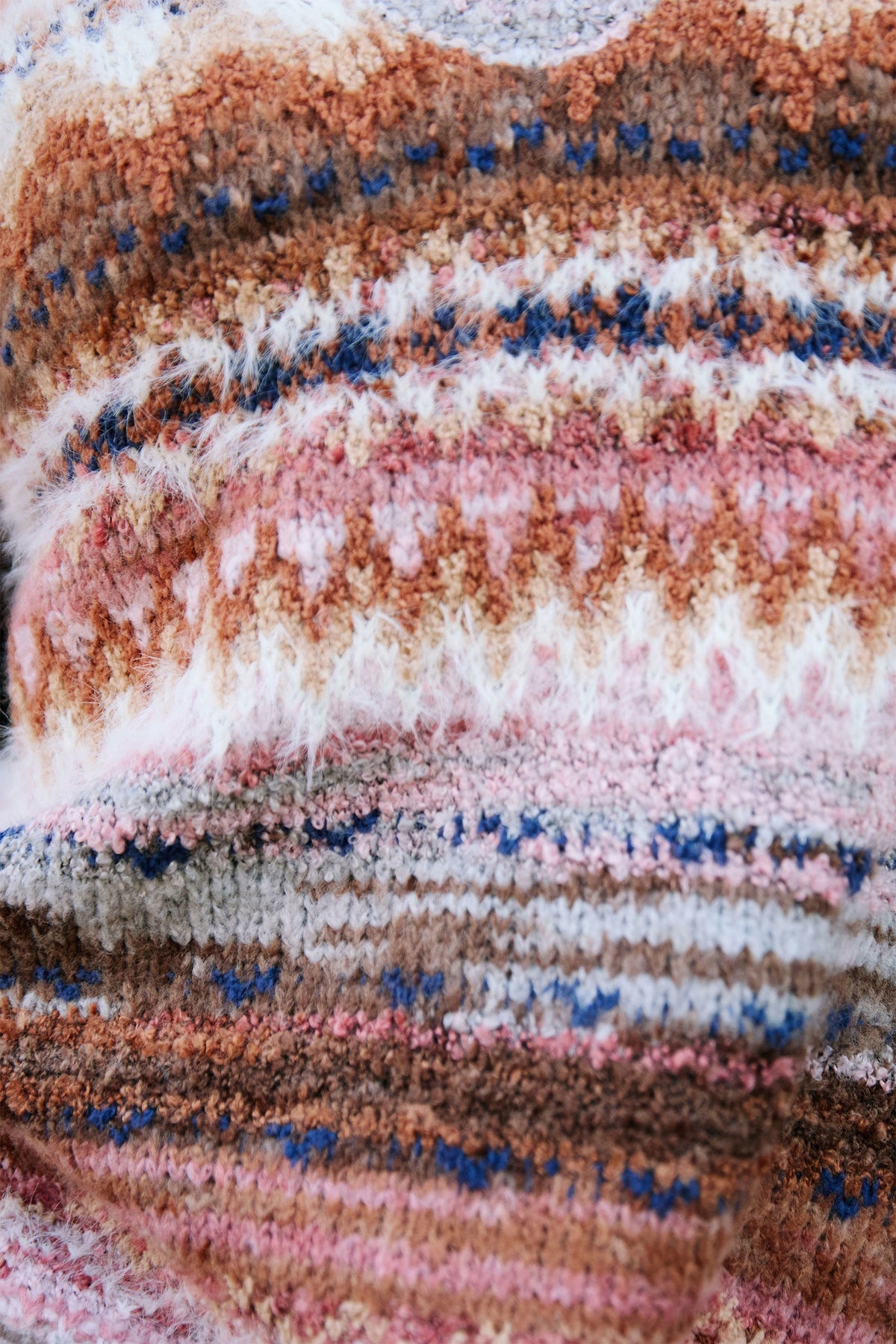 Yumi Women's Multicolour Fairisle-Inspired V-Neck Relaxed Boucle Jumper