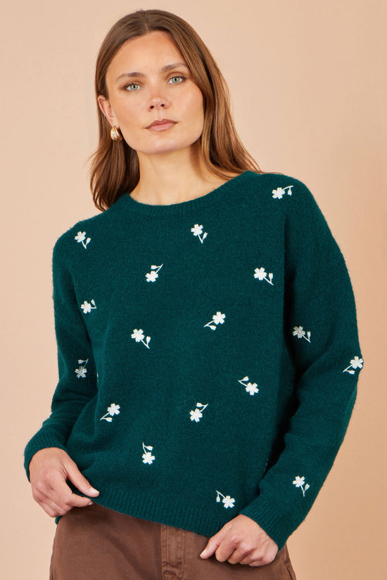 Yumi Women's Green Daisy Embroidered Relaxed Crew Neck Knit Jumper
