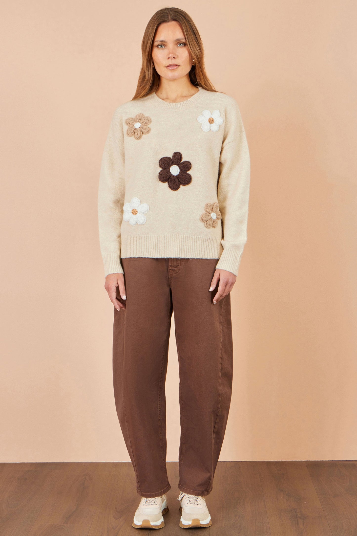 Yumi Women's Beige Floral Appliqué Relaxed Knit Jumper Sizes S–L