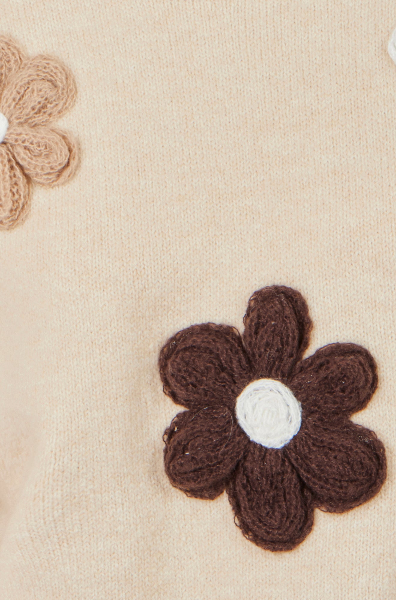 Yumi Women's Beige Floral Appliqué Relaxed Knit Jumper Sizes S–L