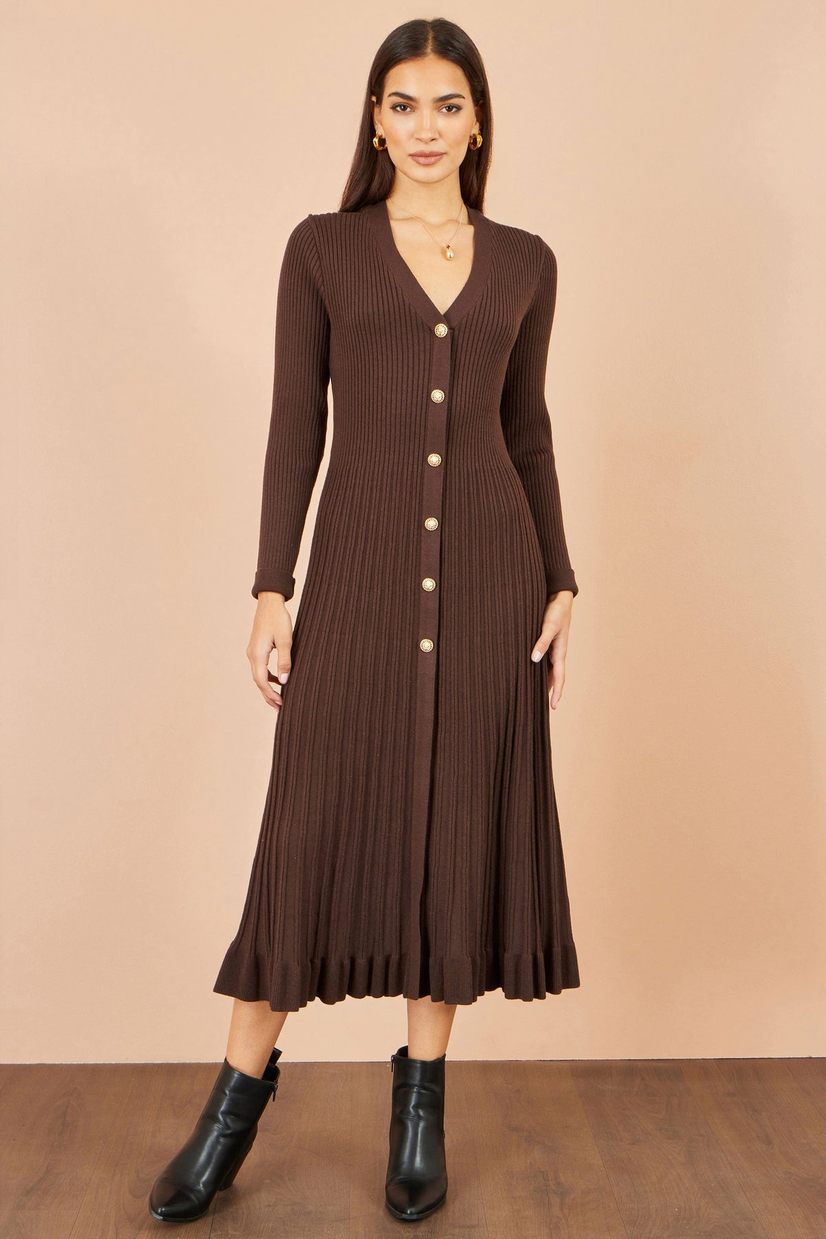 Yumi Women’s Brown V-Neck Ribbed Knit Midi Dress