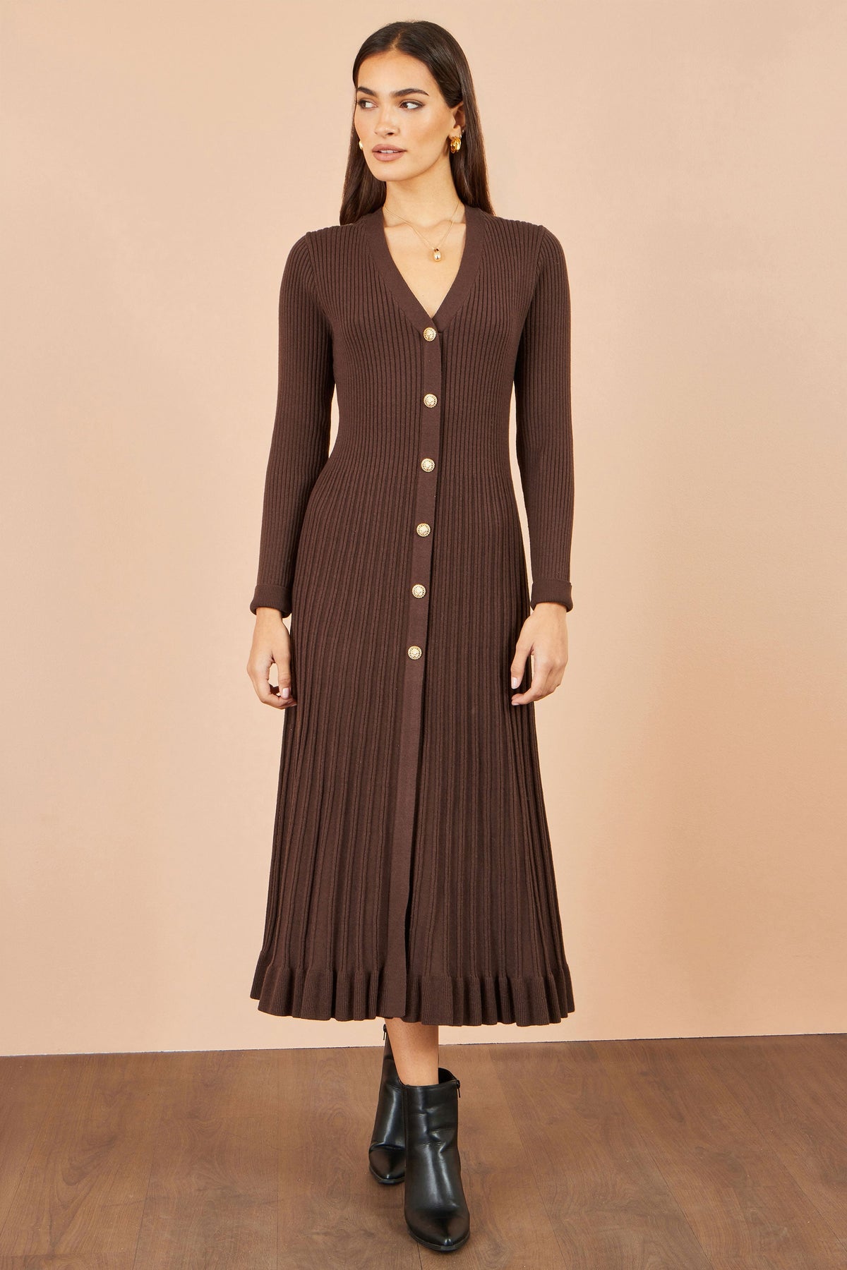 Yumi Women’s Brown V-Neck Ribbed Knit Midi Dress