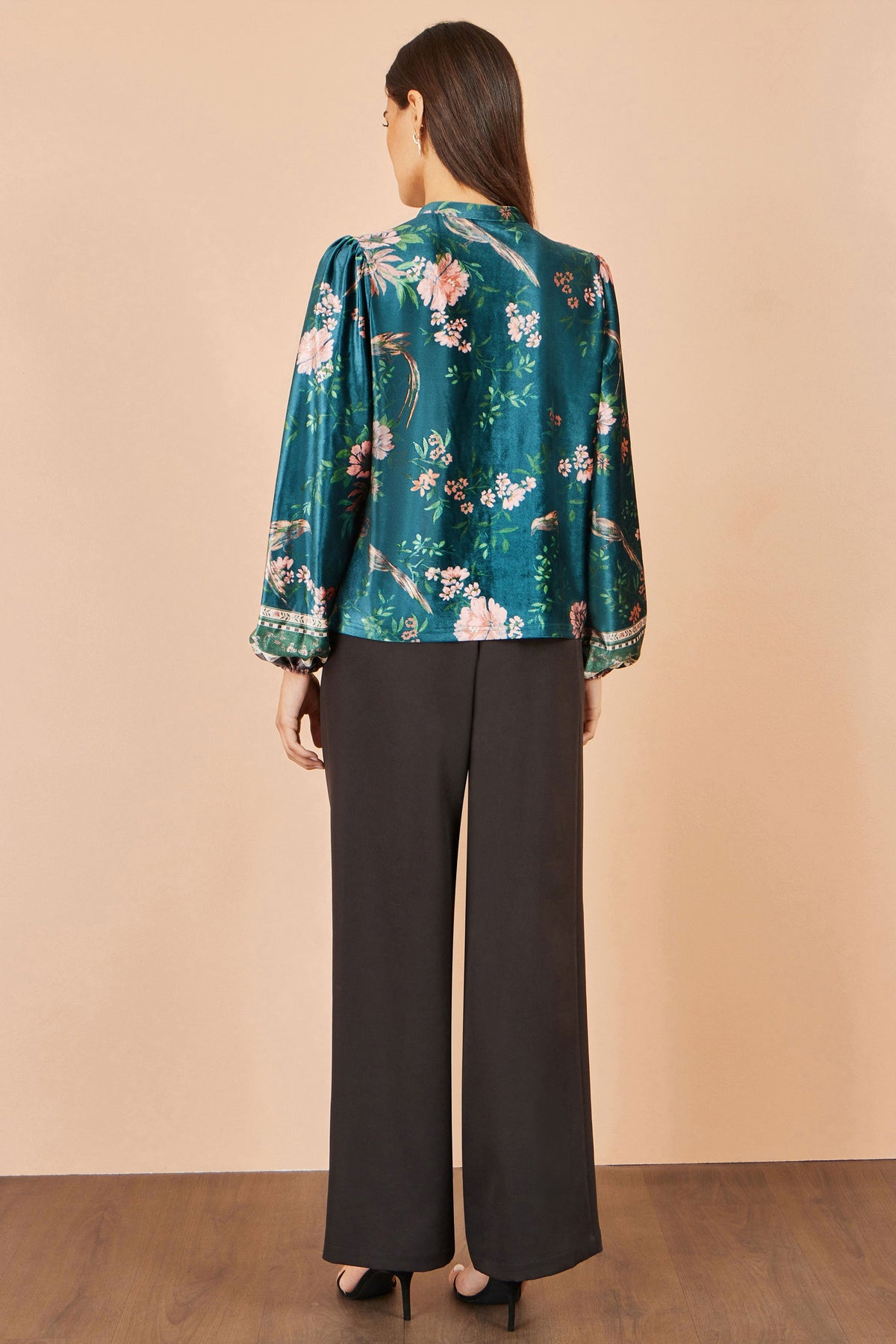 Yumi Women's Green Floral Velvet Tie-Neck Blouse with Pearl-Effect Buttons
