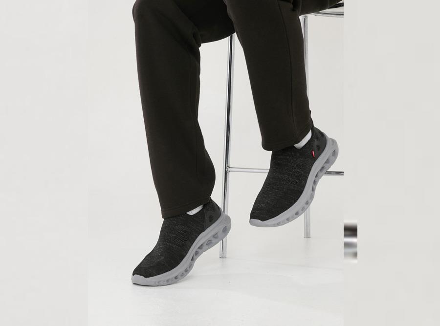 D555 Kingsize Hands Free Shoes For Men With Knitted Top (BLYTH 1) - Black, 12-15