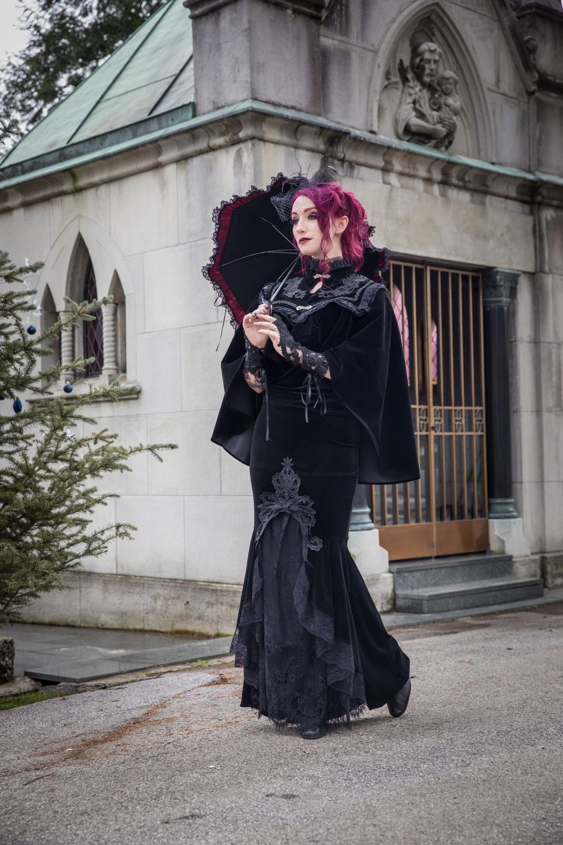 Dark in Love Gothic Skirt Cordelia Black Velvet Fishtail Embroidered - QHA UK