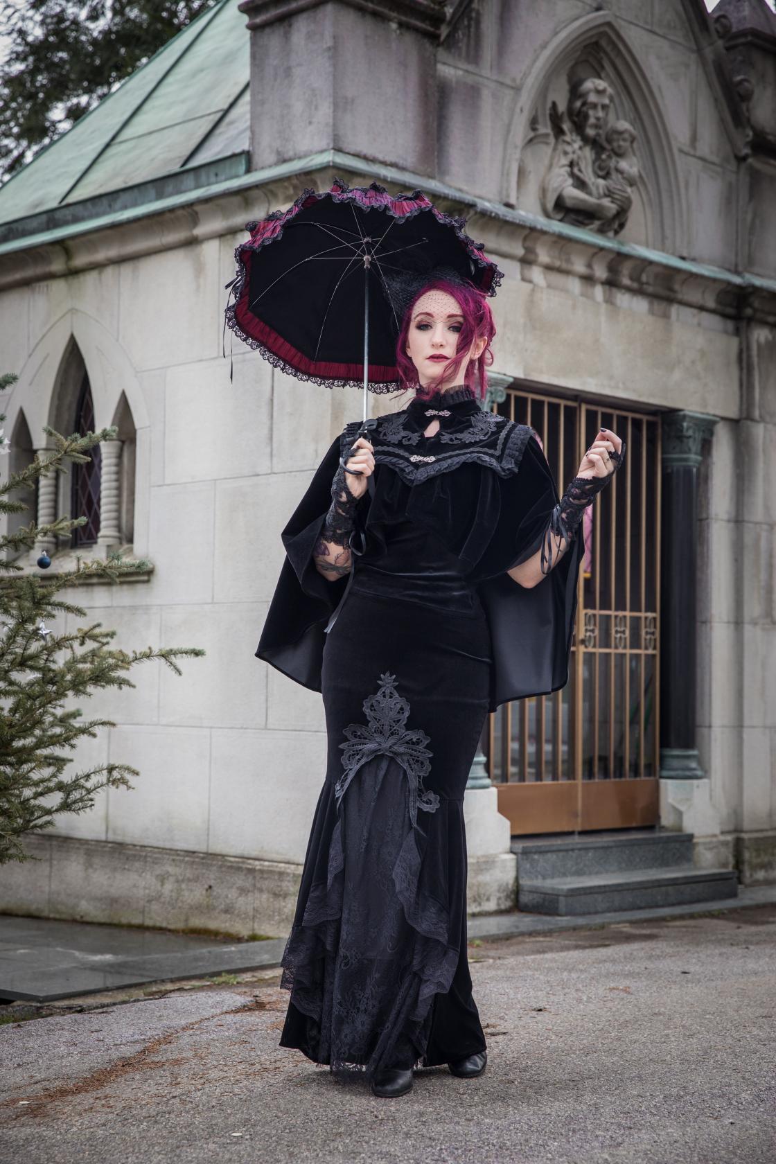 Dark in Love Gothic Skirt Cordelia Black Velvet Fishtail Embroidered - QHA UK