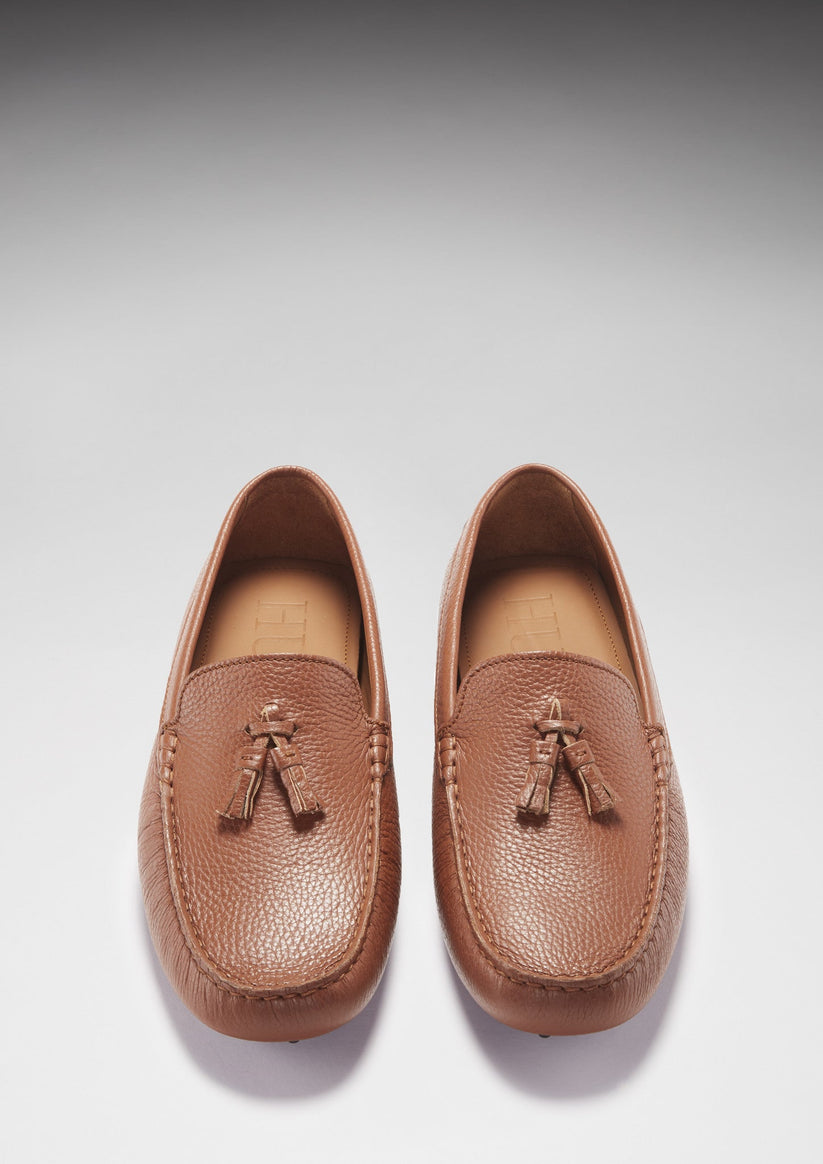 Hugs & Co Mens Tasselled Driving Loafers Tan Grain Leather UK 7-14 - Texture Detail - QHA UK