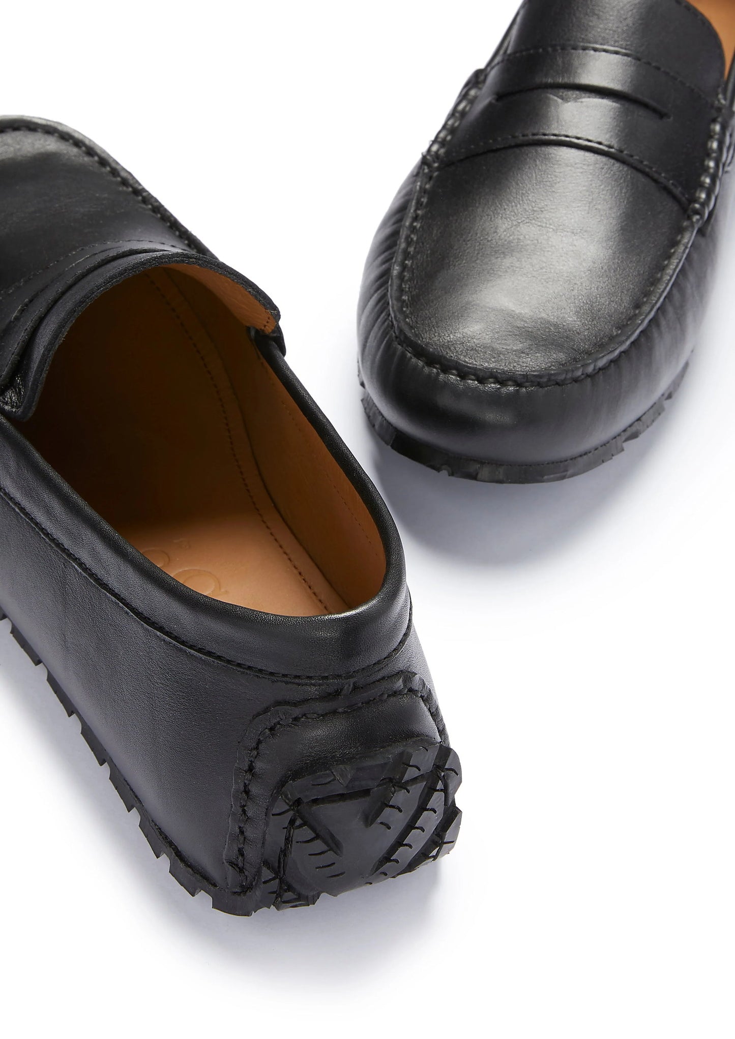 Hugs & Co Mens Tyre Sole Penny Driving Loafers Black Leather UK 7-14 - Sole Detail - QHA UK