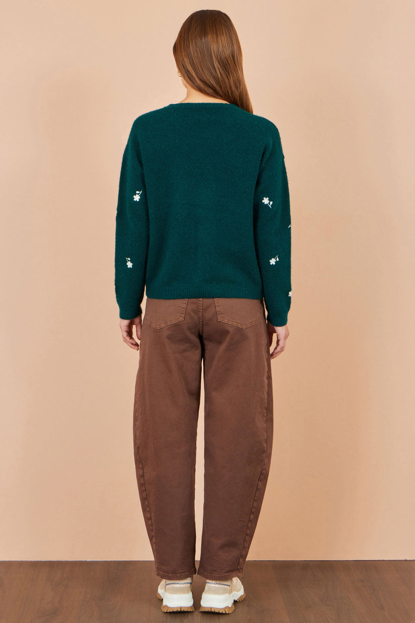 Yumi Women's Green Daisy Embroidered Relaxed Knit Jumper | QHA UK - QHA UK