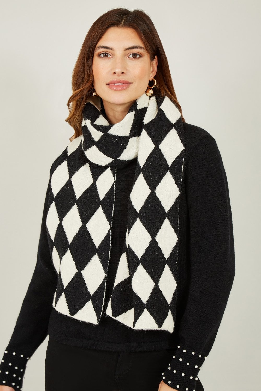 Yumi Black And White Diamond Scarf